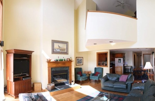 Holiday Island Condo | Table Rock Lake, Steps to Marina