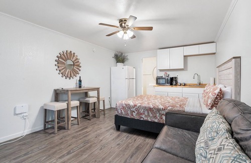 Kimberling City Condo | Table Rock Studio Condo w Free Attraction Tickets-Lake Access-Boat Dock