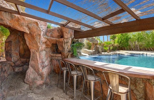 Cathedral City House | Tachevah by AvantStay RELAX LIKE A ROCKSTAR POOL HOT TUB GROTTOGOLF