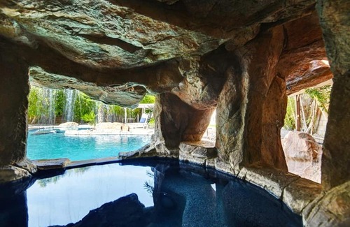 Cathedral City House | Tachevah by AvantStay RELAX LIKE A ROCKSTAR POOL HOT TUB GROTTOGOLF