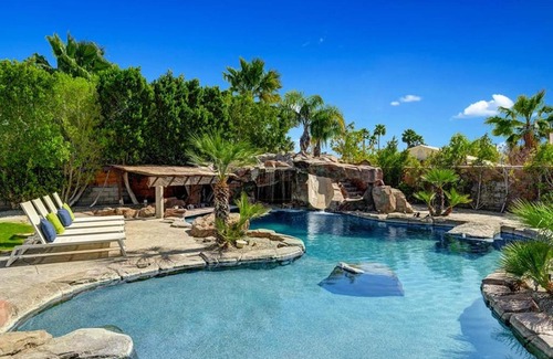 Cathedral City House | Tachevah by AvantStay RELAX LIKE A ROCKSTAR POOL HOT TUB GROTTOGOLF