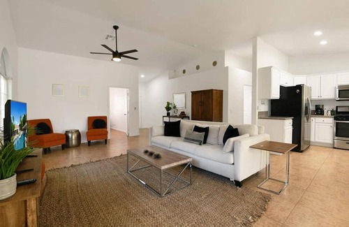 Cathedral City House | Tachevah by AvantStay RELAX LIKE A ROCKSTAR POOL HOT TUB GROTTOGOLF