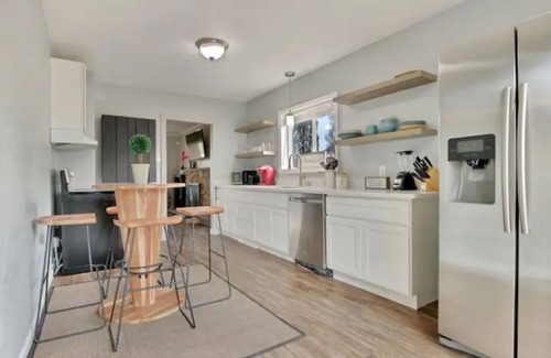 South Tacoma House | Tacoma-Cheaper than a hotel-sleeps up to 6!