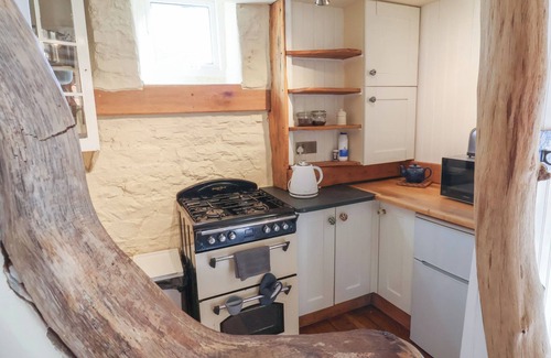 Westleigh Cottage | TADWORTHY TOWER, pet friendly, character holiday cottage in Northam
