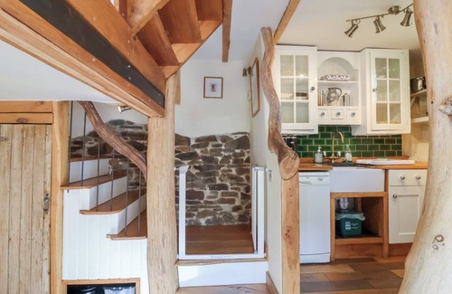 Westleigh Cottage | TADWORTHY TOWER, pet friendly, character holiday cottage in Northam