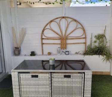Frontignan Apartment | Tahiti Beach, T2 à la mer, piscine, terrasse et parking
