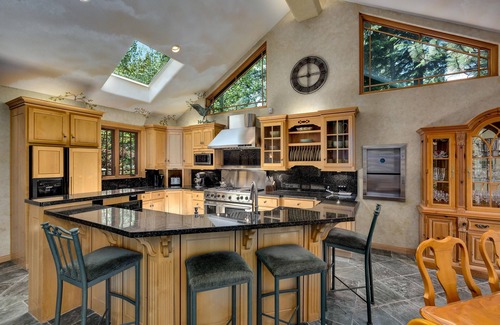 Country Club Estates House | Tahoe Crestview Lodge with Stunning Views and Great Amenities