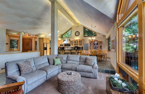 Country Club Estates House | Tahoe Crestview Lodge with Stunning Views and Great Amenities