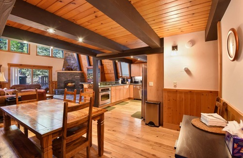 Carnelian Bay House | Tahoe Luxury Cabin - Hot Tub, Pool Table, Sleeps 9