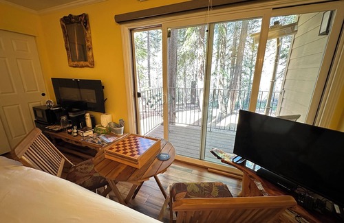 Carnelian Woods Bed & Breakfast | TaHome: Cozy 2BR Suite in Nature, w/option to add Kitchen & Living Area access
