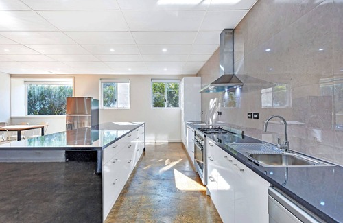 Seymour House | Tailem Bend Multi-Unit House: Accommodation up to 44 Guests in 22 Luxe Rooms