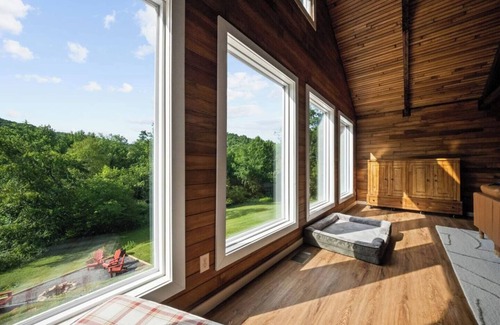 Nallen House | Tails & Trails WV Retreat - 15 min NRG, 9 min Babcock, Fenced Yard, Dog-Friendly