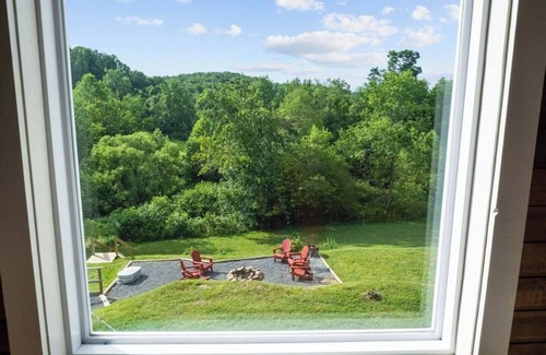 Nallen House | Tails & Trails WV Retreat - 15 min NRG, 9 min Babcock, Fenced Yard, Dog-Friendly