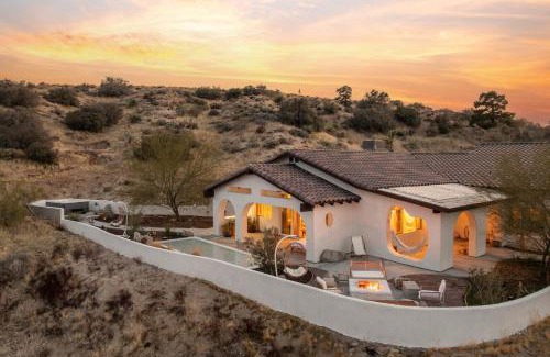 Yucca Valley House | Taj Sahara By The Cohost Company