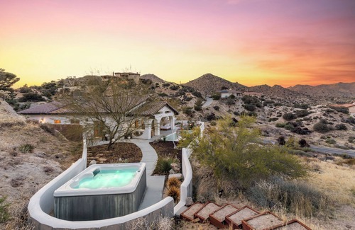 Yucca Valley House | Taj Sahara: Hot Tub, Pool & Hammocks