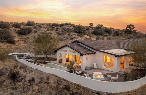 Yucca Valley House | Taj Sahara: Hot Tub, Pool & Hammocks