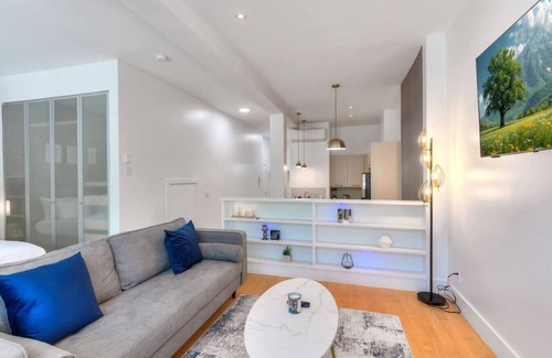 Plateau Mont Royal Apartment | Take a break in a modern loft on the plateau