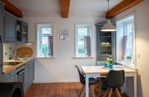 Oldsum Apartment | Take a vacation in the artists' village of Oldsum