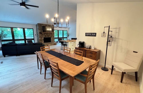 Smith Mountain Lake House | Takin' It Easy - SML Lakefront Kayaks King Beds - WIFI Recently Updated