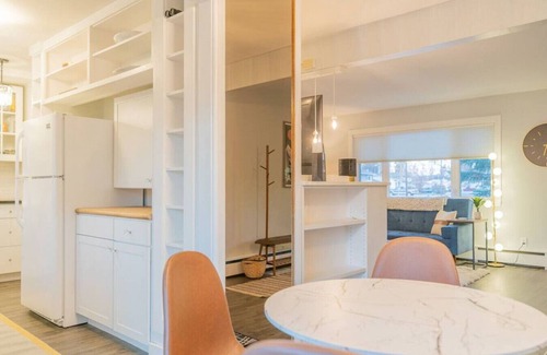 Fairbanks House | Taku’s Contemporary & Stylish Private Retreat