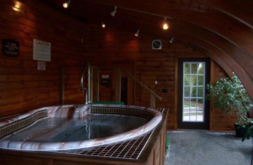 Lake George Hotel | Tall Pines Motel