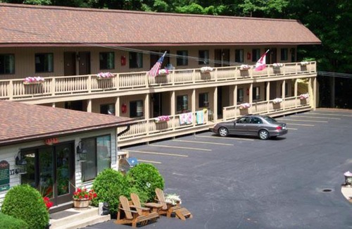 Lake George Hotel | Tall Pines Motel