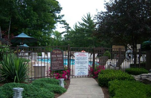 Lake George Hotel | Tall Pines Motel
