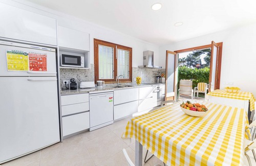 Alcudia Ski Chalet | TAMARELLS House only 100m from the beach of Alcudia