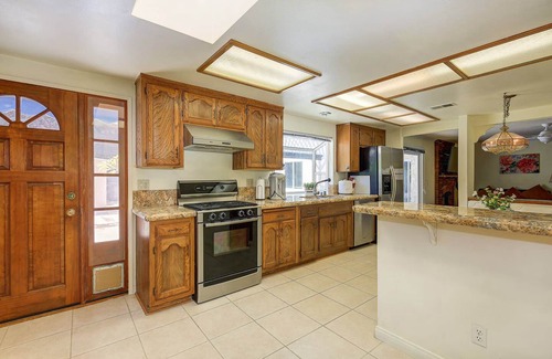 Rowland Heights Hotel | Tambor Hideaway Modern Rowland Escape