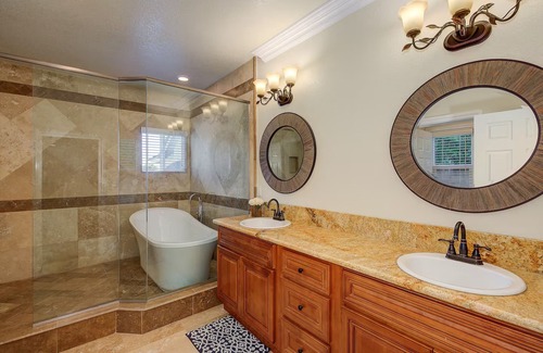 Rowland Heights Hotel | Tambor Hideaway Modern Rowland Escape