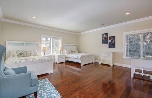 Rowland Heights Hotel | Tambor Hideaway Modern Rowland Escape