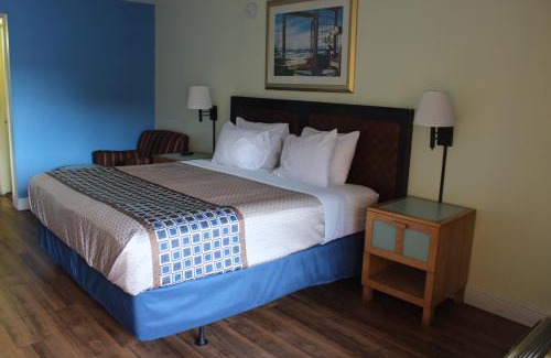 Bearss Plaza Hotel | Tampa Inn Near Busch Gardens