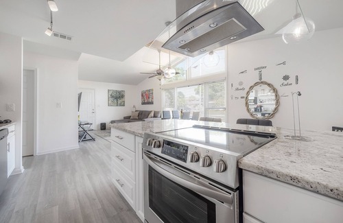 Tampa House | Tampa MidTown Home w/Free Parking