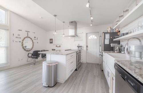 Tampa House | Tampa MidTown Home w/Free Parking