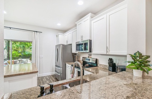 Old Seminole Heights House | Tampa Outdoor Family Fun/Pool/Spa/Grill/Mini Golf/Games