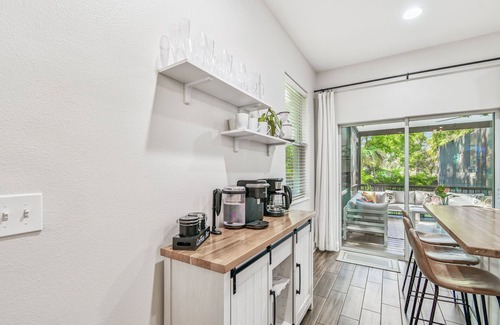 Old Seminole Heights House | Tampa Outdoor Family Fun/Pool/Spa/Grill/Mini Golf/Games