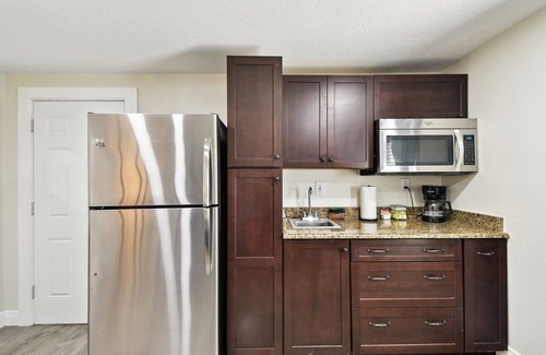 Bearss Plaza House | Tampa Retreat – Perfect Location