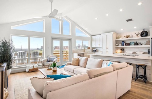 Sand Point Apartment | Tan Lines and Fine Wines