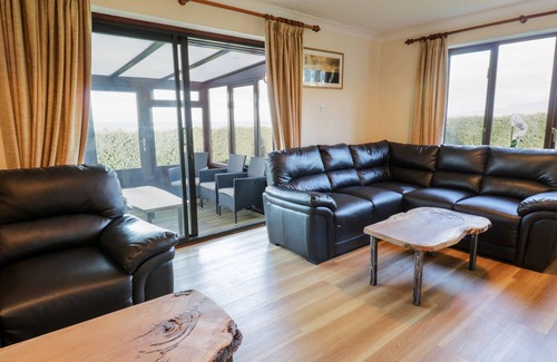 Llwyngwril Cottage | TAN Y FEDWEN, pet friendly, luxury holiday cottage in Llwyngwril