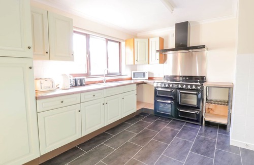 Llwyngwril Cottage | TAN Y FEDWEN, pet friendly, luxury holiday cottage in Llwyngwril