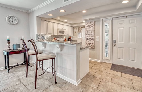 Hilton Head Island Condo | Tanglewood! Immaculate 2 Bedroom-2 Bath Condo Minutes from the beach! 4 Bikes!