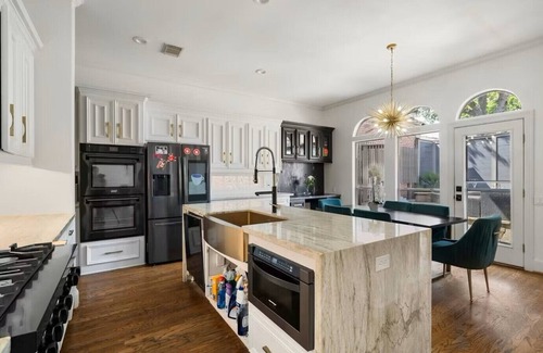 Houston House | Tanglewood Moden Spacious 4-bedroom+ Game Room house w/Hotub