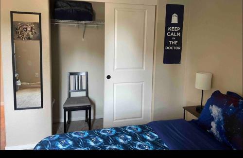 Aloha House | Tardis Dr Who Themed Guest Room