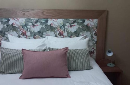 Rustenburg House | Tarentaalnes Guest House