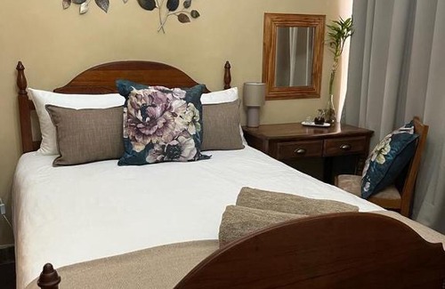 Rustenburg House | Tarentaalnes Guest House