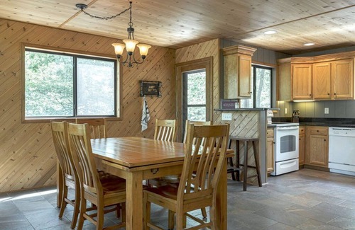 Innsbrook Cottage | Tarnhouse Lakefront Cottage by StayLage