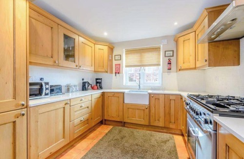 Tarporley Cottage | Tarporley Holiday Cottage - 5 bedroom house in the heart of Cheshire!