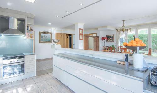 Cap de Salou Villa | TarracoHomes, Villa Cala Crancs con Piscina Privada y Mesa de Billar