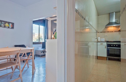 La Nova Esquerra de l'Eixample Apartment | TARRADELLAS 3, PARA 14 PERSONAS, muy cerca Estació de Sants, llegada tren aeropuerto, muy bien comunicado y rodeado de comercios y restaurants