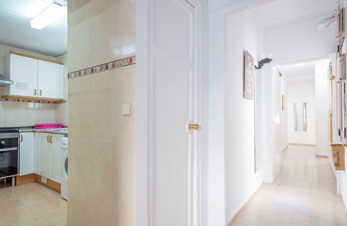 La Nova Esquerra de l'Eixample Apartment | TARRADELLAS 3, PARA 14 PERSONAS, muy cerca Estació de Sants, llegada tren aeropuerto, muy bien comunicado y rodeado de comercios y restaurants